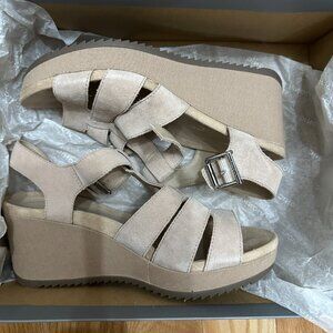 Vionic Women's Beige Wedge Sandal